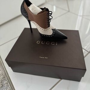 Gucci Women's Black, Brown, and Cream Leather Heels